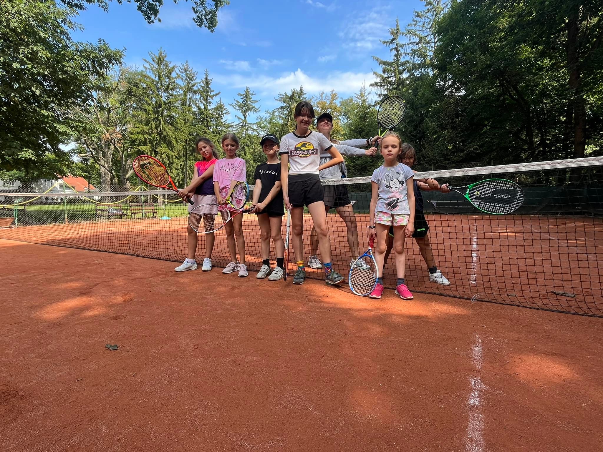 Obozy tenisowe dla dzieci – sportowe wakacje pełne radości